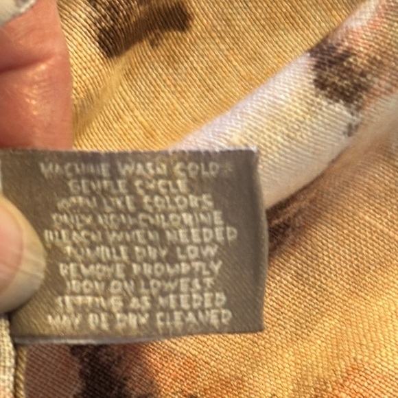 Chicos Women's Sleeveless 100% Linen Tank Top  in Peach and Beige - Picture 9 of 9